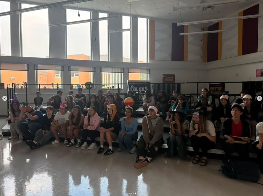 Oakton Cougar Chorus students on risers
